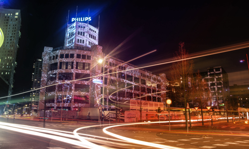 Sfeerfoto van Eindhoven en het Phillipsgebouw tijdens het event GLOW