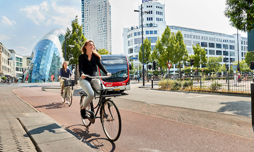 Foto van fietser op fietspad in Eindhoven.jpg